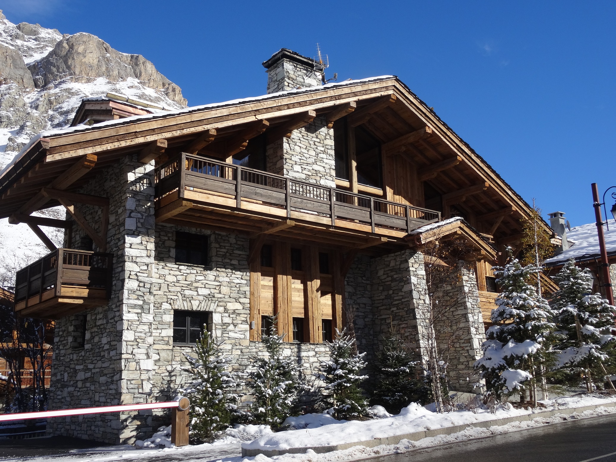 Chalet des Alpes in Val d'Isere, France White Blancmange